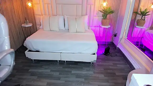 MelanieHillss online show from 09/12/25, 05:07