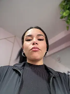 Naatalia online show from 11/27/25, 05:48