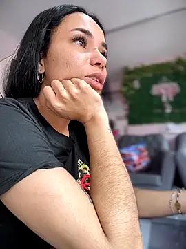 Snapshot of Naatalia chatting on 12/22/25, 04:04 Naatalia online show from 12/22/25, 04:04