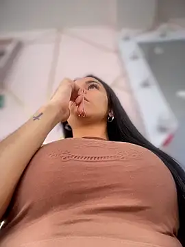 Snapshot of Naatalia chatting on 01/14/26, 06:13 Naatalia online show from 01/14/26, 06:13