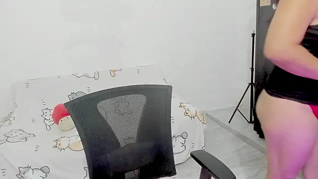 Naoko 7w7 online show from 12/02/25, 12:05