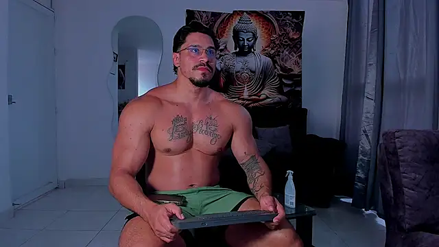 Valentino Dosantos  online show from 10/18/25, 02:18