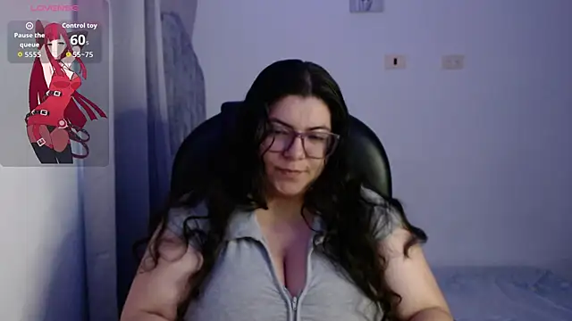 Snapshot of miss_nyxxx chatting on 05/25/26, 10:43 miss nyxxx online show from 05/25/26, 10:43