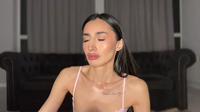 Snapshot of alissadreams chatting on 11/28/25, 06:43 alissadreams online show from 11/28/25, 06:43