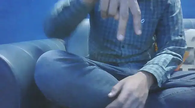 Snapshot of love_me_you chatting on 02/19/25, 02:44 love me you online show from 02/19/25, 02:44