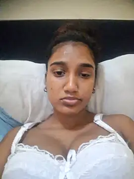 Snapshot of indianpink_lips chatting on 11/06/25, 11:33 indianpink lips online show from 11/06/25, 11:33