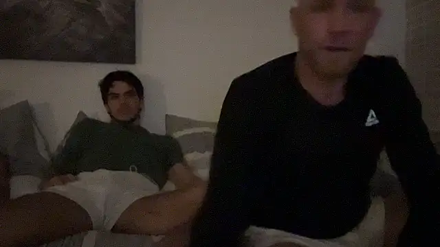 Snapshot of HungNbored1119 chatting on 10/20/25, 01:39 HungNbored1119 online show from 10/20/25, 01:39