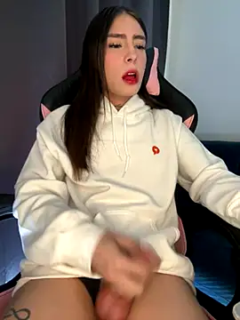 Snapshot of candycami19 chatting on 09/28/25, 04:45 candycami19 online show from 09/28/25, 04:45