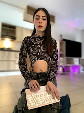 Snapshot of candycami19 chatting on 10/07/25, 01:41 candycami19 online show from 10/07/25, 01:41