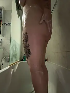 Snapshot of Lar0uch chatting on 02/20/25, 07:12 Lar0uch online show from 02/20/25, 07:12