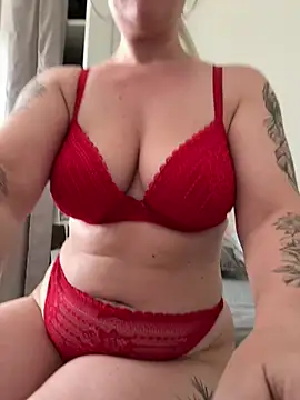 Snapshot of Lar0uch chatting on 02/20/25, 12:57 Lar0uch online show from 02/20/25, 12:57