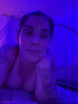 Snapshot of Lar0uch chatting on 02/20/25, 07:19 Lar0uch online show from 02/20/25, 07:19