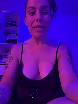 Snapshot of Lar0uch chatting on 02/22/25, 03:47 Lar0uch online show from 02/22/25, 03:47