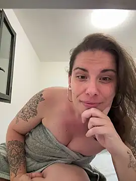 Snapshot of Lar0uch chatting on 03/05/25, 05:39 Lar0uch online show from 03/05/25, 05:39