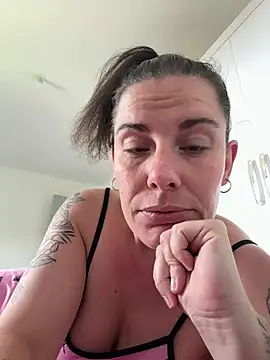 Snapshot of Lar0uch chatting on 03/20/25, 06:08 Lar0uch online show from 03/20/25, 06:08