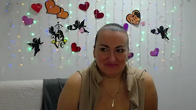 DianaMGG online show from 03/05/25, 06:12