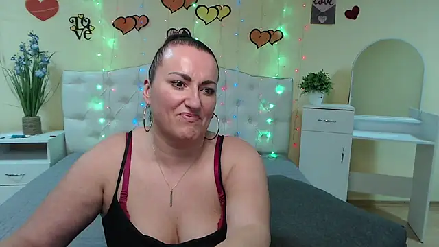 DianaMGG online show from 03/12/25, 04:13