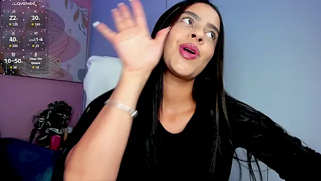 Bella walker  online show from 10/05/25, 08:18