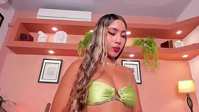 SofiaBennett  online show from 12/04/25, 12:25