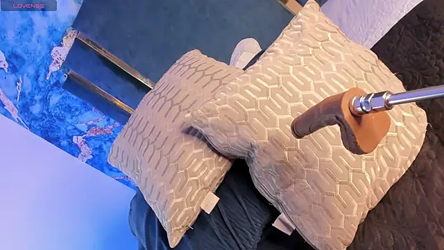 Natty roberts  online show from 11/26/25, 12:55