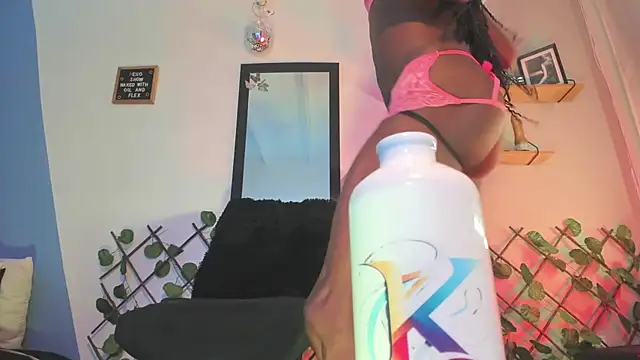 Snapshot of Aria_fitness chatting on 04/20/26, 01:36 Aria fitness online show from 04/20/26, 01:36