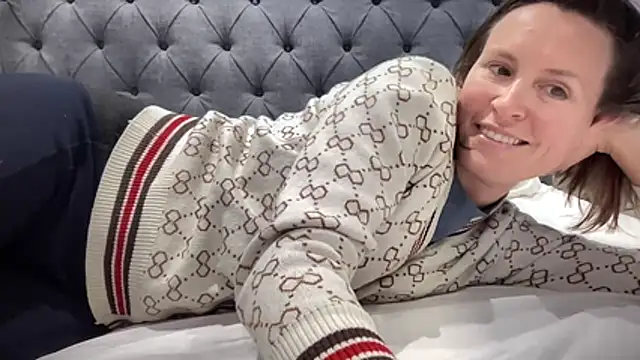 Snapshot of eatmypie69 chatting on 10/19/25, 07:58 eatmypie69 online show from 10/19/25, 07:58