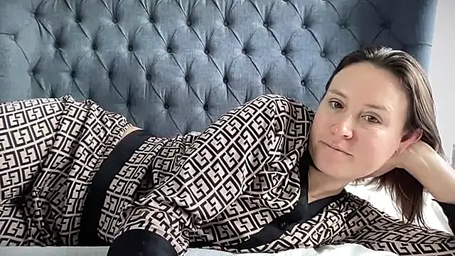 Snapshot of eatmypie69 chatting on 11/10/25, 12:04 eatmypie69 online show from 11/10/25, 12:04