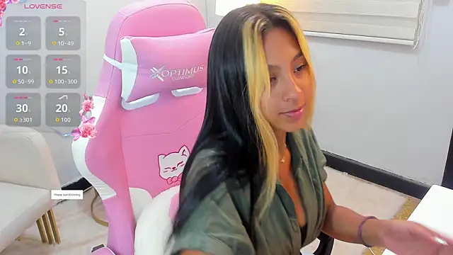 Snapshot of JasmineRoss_1 chatting on 04/10/26, 03:50 JasmineRoss 1 online show from 04/10/26, 03:50