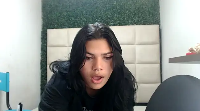 Snapshot of melany_rouse18 chatting on 02/16/25, 10:21 melany rouse18 online show from 02/16/25, 10:21
