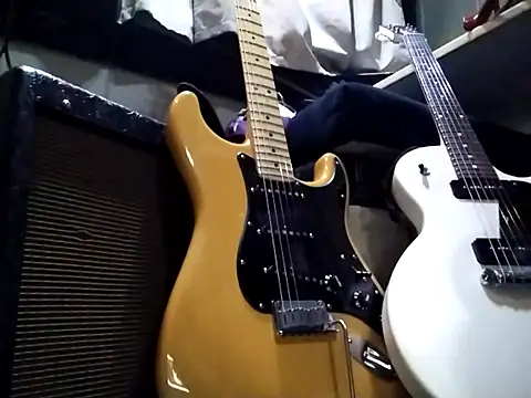 Snapshot of iswimnaked007 chatting on 11/29/25, 05:05 iswimnaked007 online show from 11/29/25, 05:05