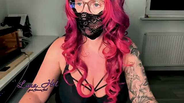 Lunalein online show from 11/20/25, 08:30