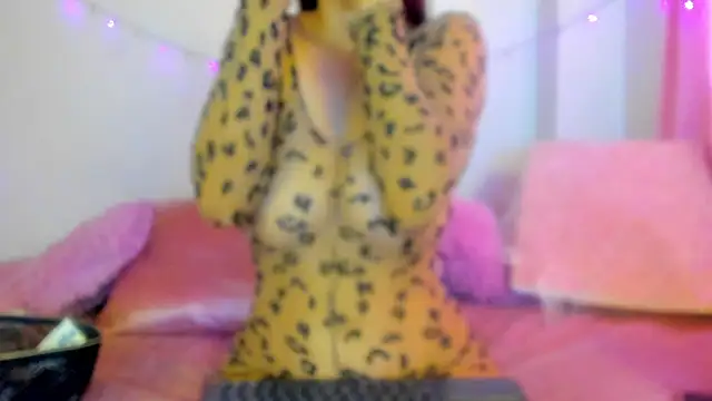 Snapshot of Danna_Myst chatting on 11/10/25, 12:26 Danna Myst online show from 11/10/25, 12:26