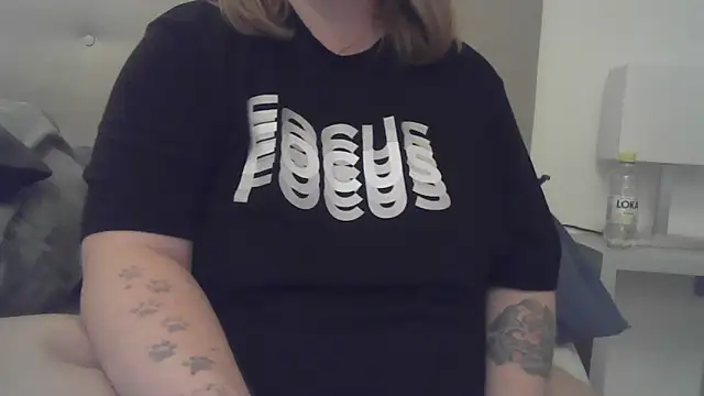 Snapshot of sizha6 chatting on 10/06/25, 09:18 sizha6 online show from 10/06/25, 09:18