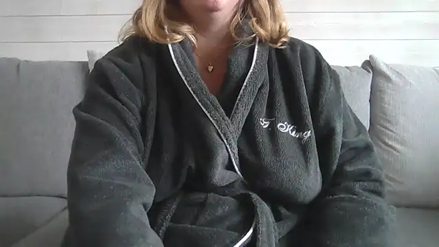 Snapshot of sizha6 chatting on 10/23/25, 08:13 sizha6 online show from 10/23/25, 08:13