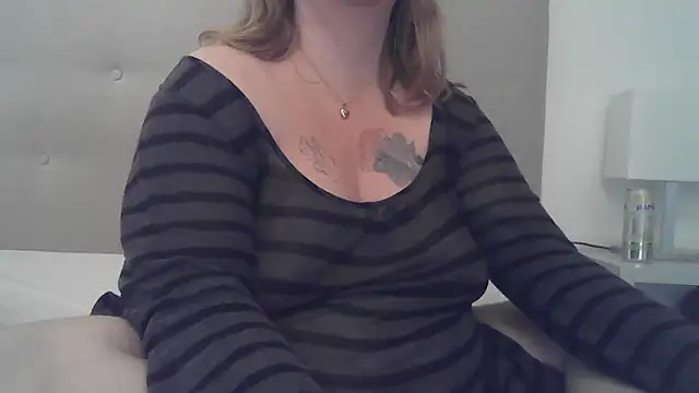 Snapshot of sizha6 chatting on 10/31/25, 11:55 sizha6 online show from 10/31/25, 11:55