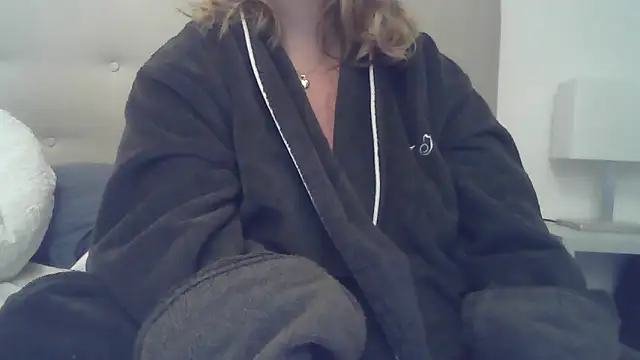 Snapshot of sizha6 chatting on 11/11/25, 10:48 sizha6 online show from 11/11/25, 10:48