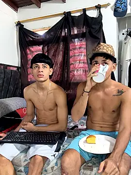 Snapshot of tonypaul13 chatting on 01/15/26, 02:32 tonypaul13 online show from 01/15/26, 02:32