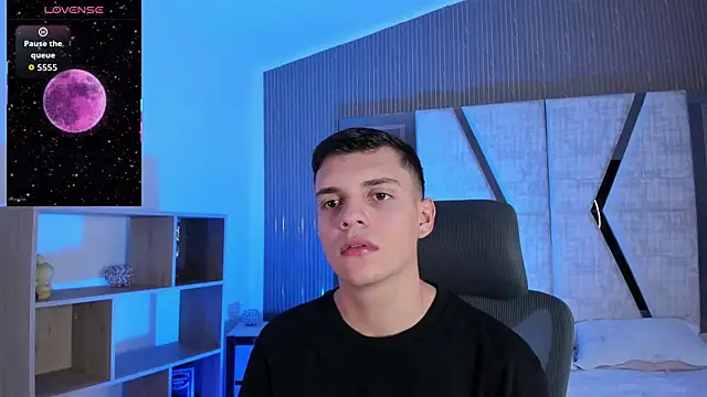 JacobRoberts1 online show from 12/01/25, 08:25