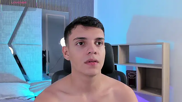 JacobRoberts1 online show from 12/05/25, 08:38