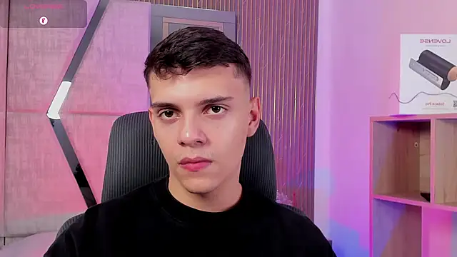 JacobRoberts1 online show from 12/18/25, 08:37