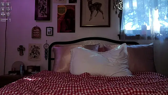 Snapshot of sinfulblonde1 chatting on 11/10/25, 09:58 sinfulblonde1 online show from 11/10/25, 09:58