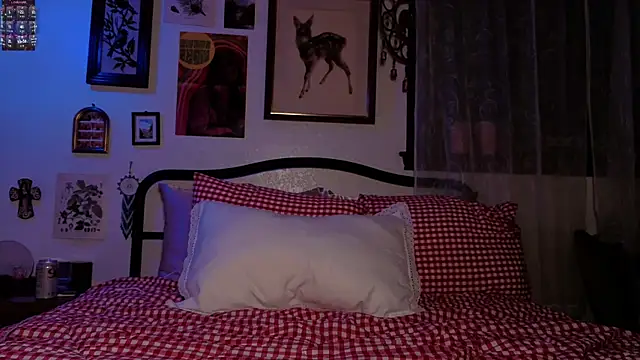 Snapshot of sinfulblonde1 chatting on 11/28/25, 05:43 sinfulblonde1 online show from 11/28/25, 05:43