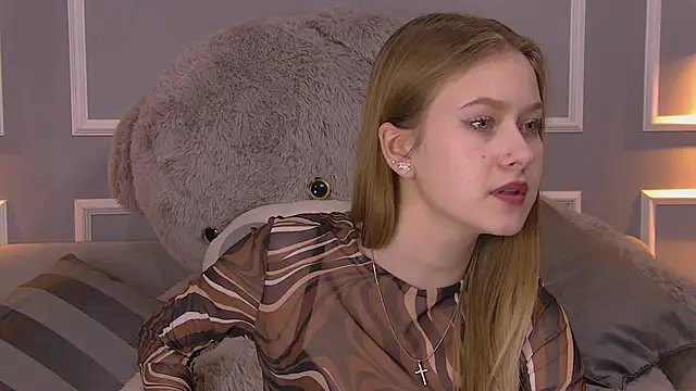 Snapshot of EveMundie chatting on 02/27/25, 12:23 EveMundie online show from 02/27/25, 12:23