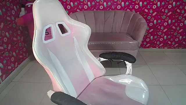 Snapshot of danatella_a chatting on 02/24/25, 08:14 danatella a online show from 02/24/25, 08:14