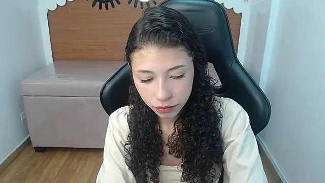 Snapshot of danatella_a chatting on 11/08/25, 12:49 danatella a online show from 11/08/25, 12:49