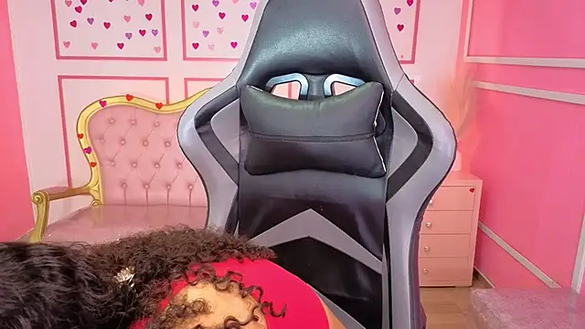 Snapshot of danatella_a chatting on 12/14/25, 01:16 danatella a online show from 12/14/25, 01:16