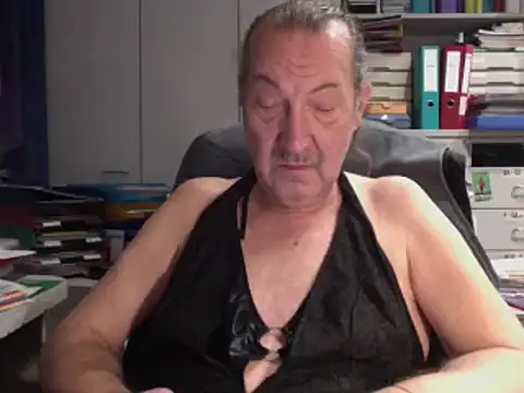 HMStraps01 online show from 02/12/25, 03:27