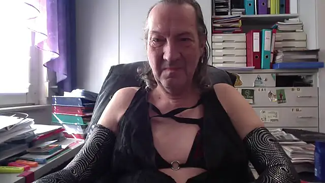 HMStraps01 online show from 03/07/25, 10:24