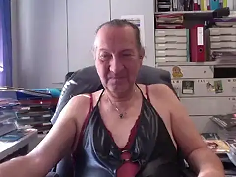 HMStraps01 online show from 10/03/25, 09:50