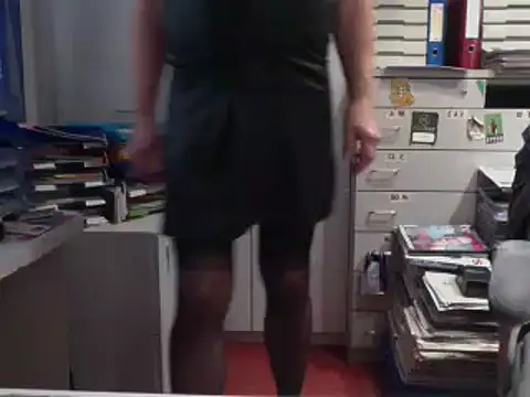 HMStraps01 online show from 11/06/25, 02:29